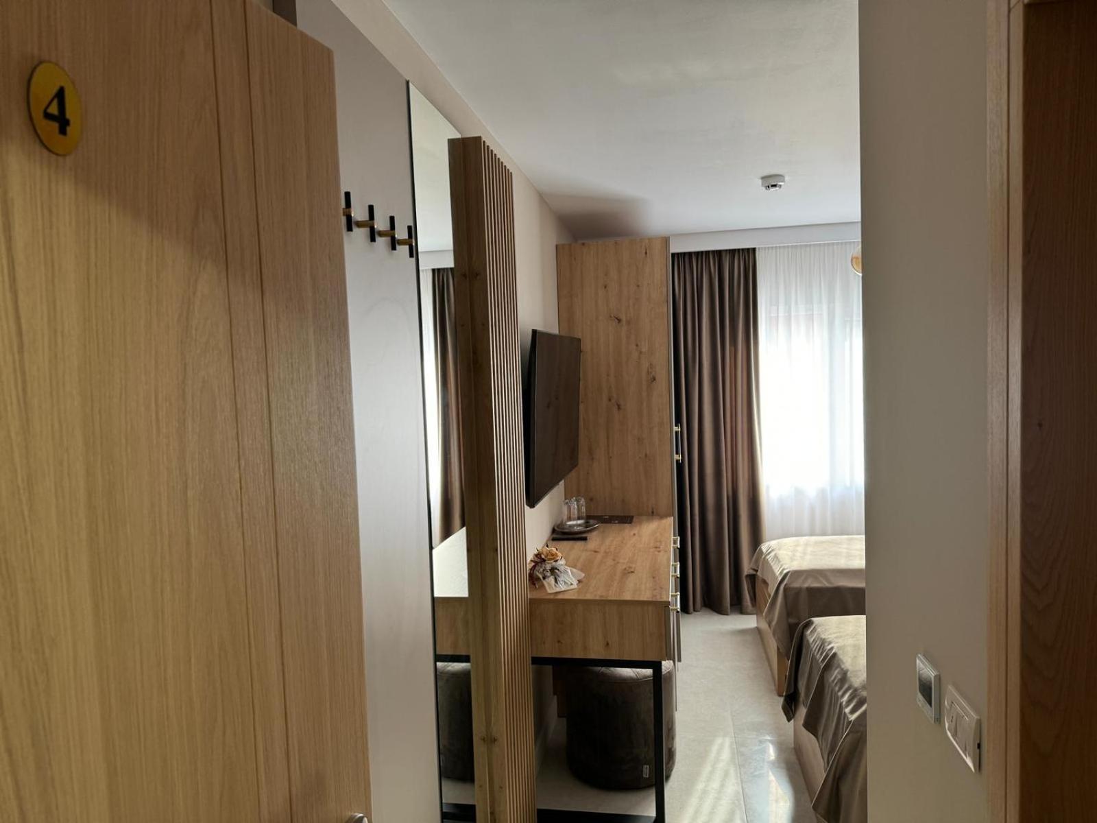 Pensiune Restaurant Pizzerie 2 Pauni Борша Экстерьер фото