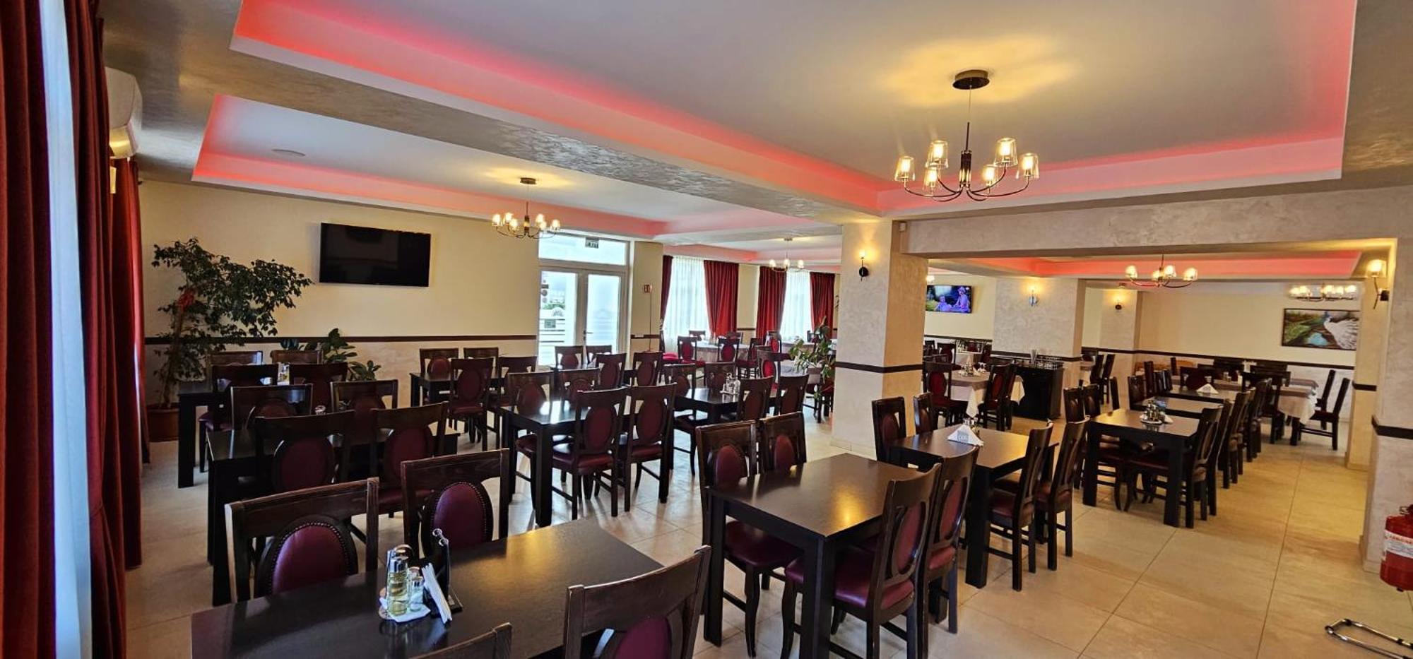 Pensiune Restaurant Pizzerie 2 Pauni Борша Экстерьер фото