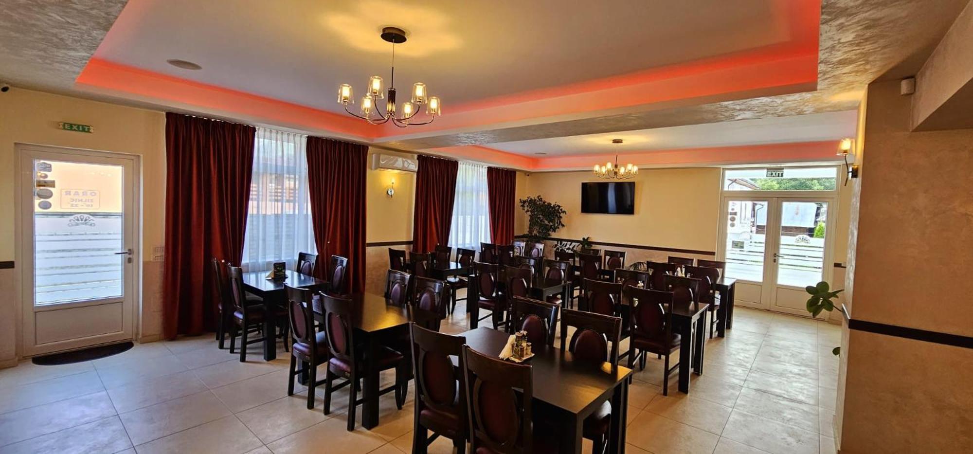 Pensiune Restaurant Pizzerie 2 Pauni Борша Экстерьер фото