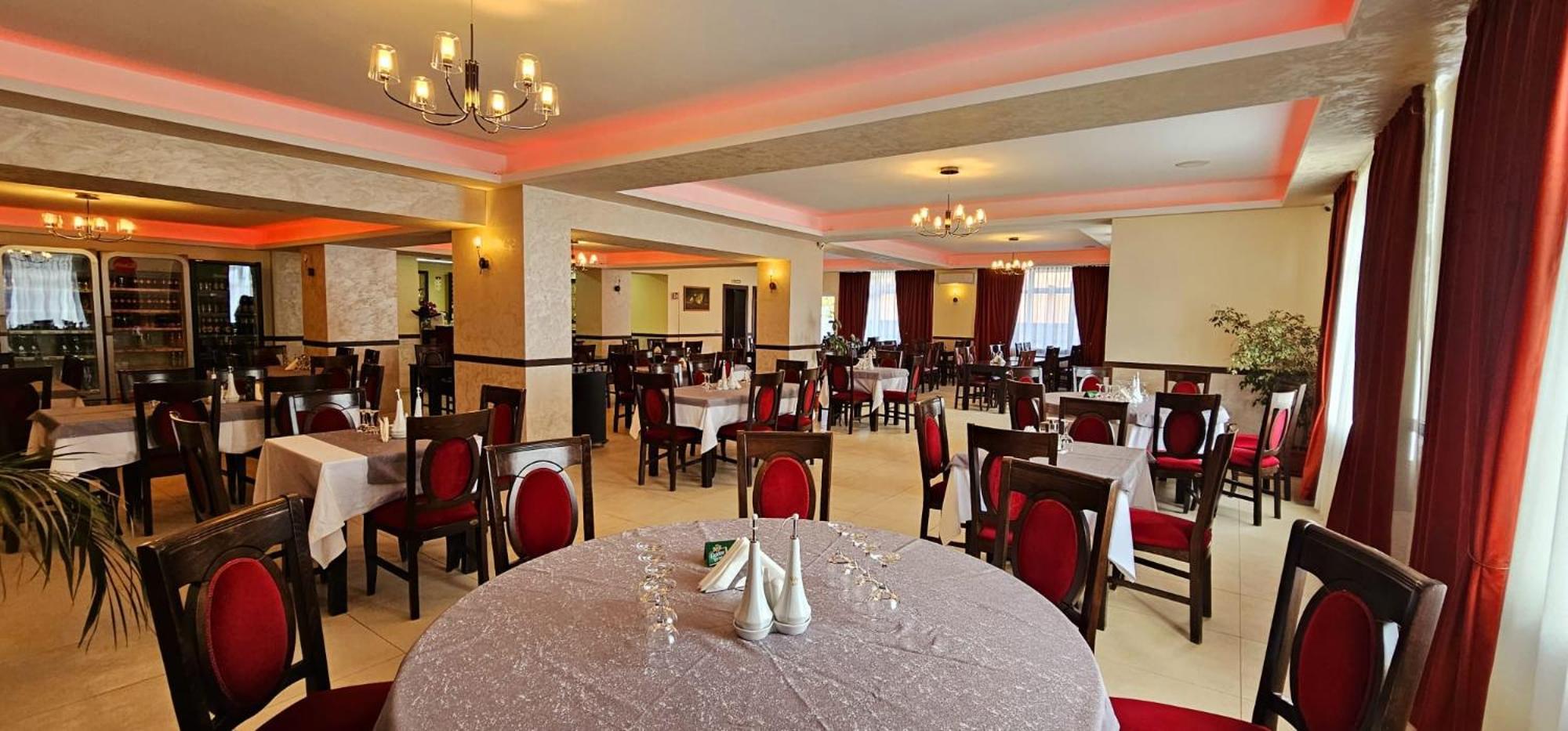 Pensiune Restaurant Pizzerie 2 Pauni Борша Экстерьер фото