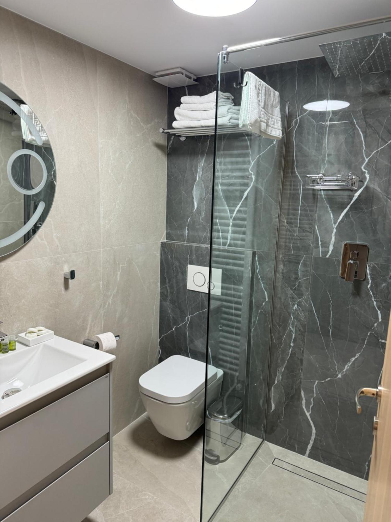 Pensiune Restaurant Pizzerie 2 Pauni Борша Экстерьер фото